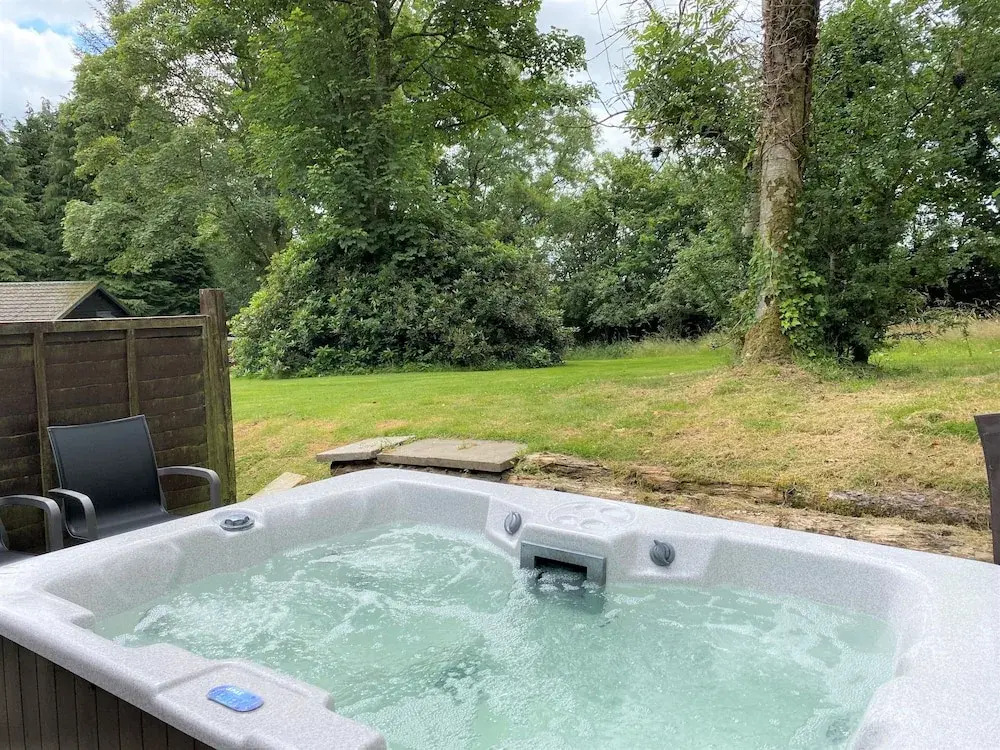 Birch Lodge 18 with Hot Tub