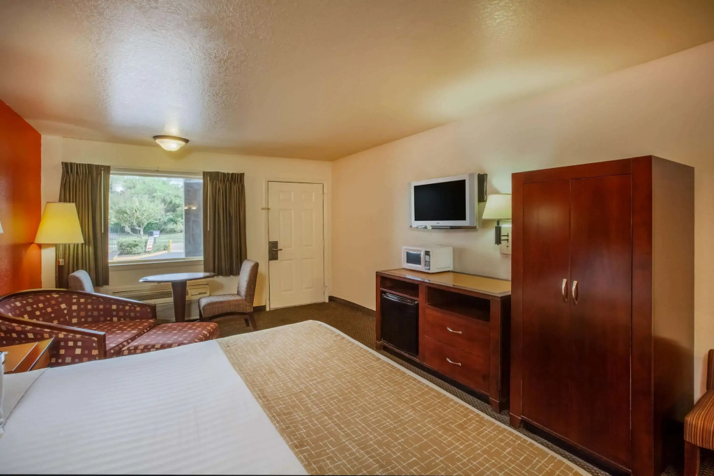 Travelodge by Wyndham Houston Hobby Airport