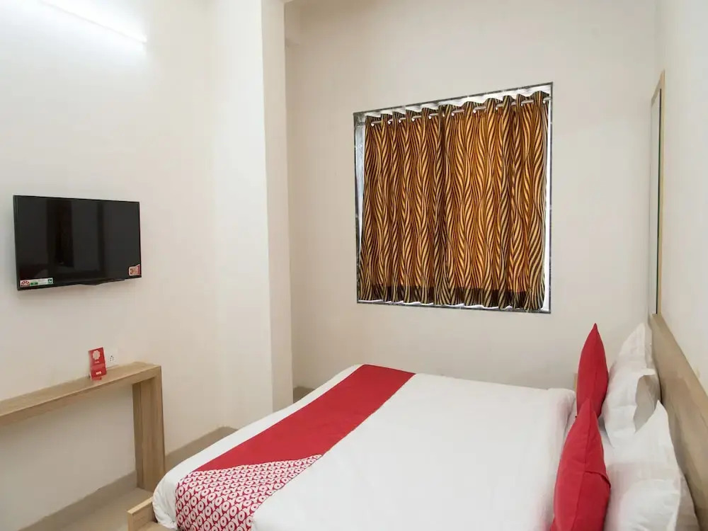 OYO 14110 Home Modern Stay Airport Road
