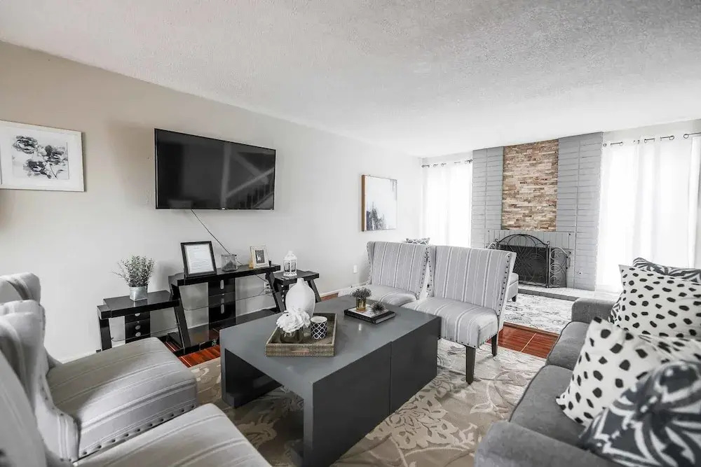 Vegas Delight | Lovely 4Bd w/ Sparkling Pool!