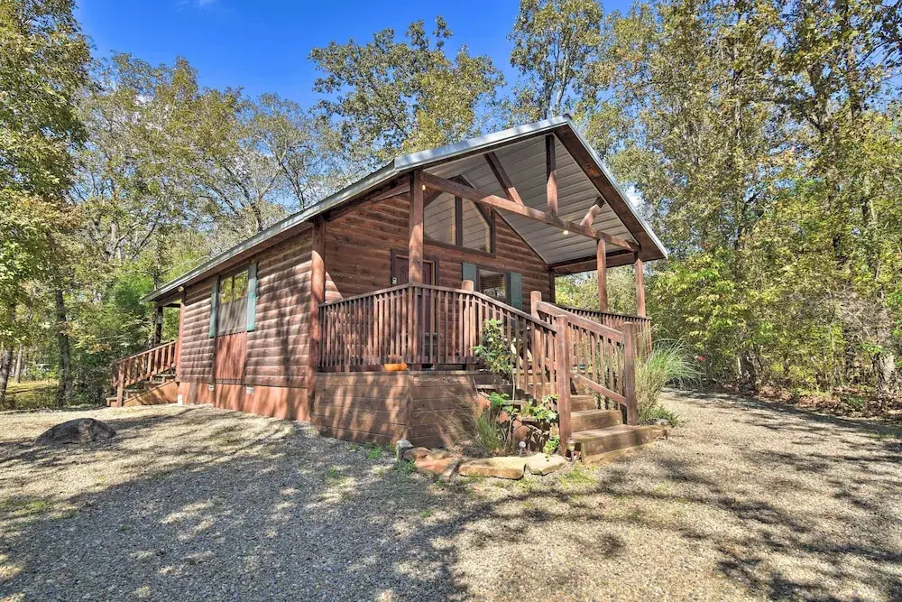 Broken Bow Hideaway w/ Hot Tub & Fire Pit!
