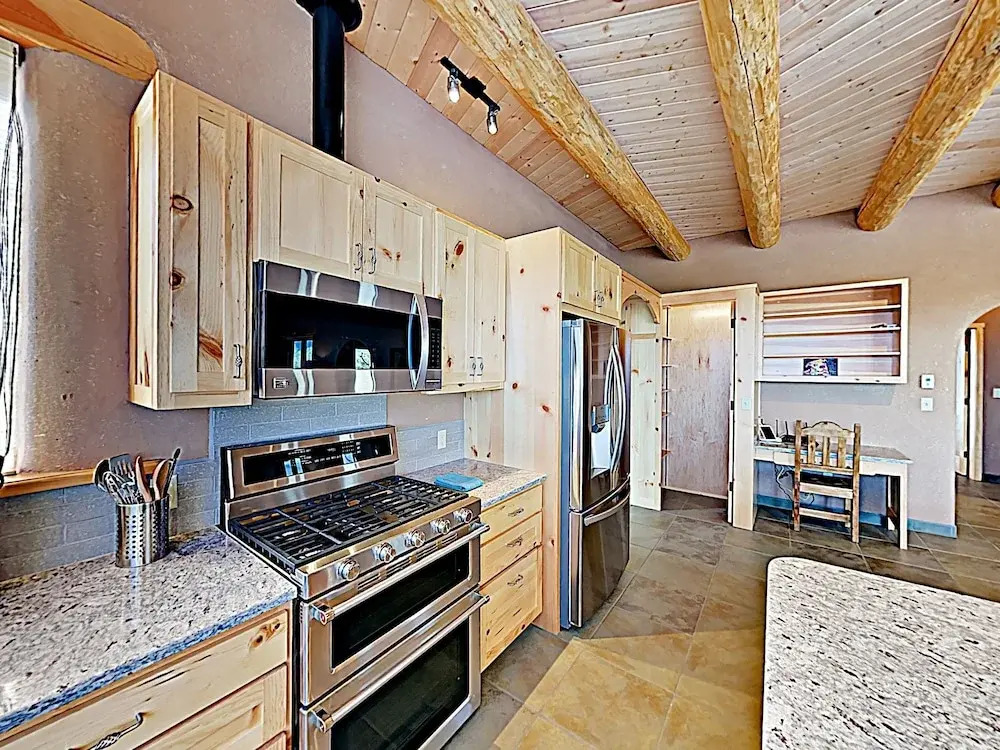 All-New Desert Hideaway: Mountain Views & Hot Tub home