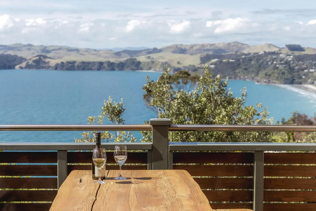 Seaview Sojourn - Waiheke Escapes