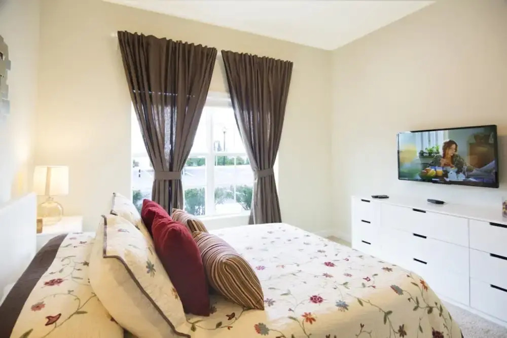 Luxury Townhome w/ Pool Sl4814