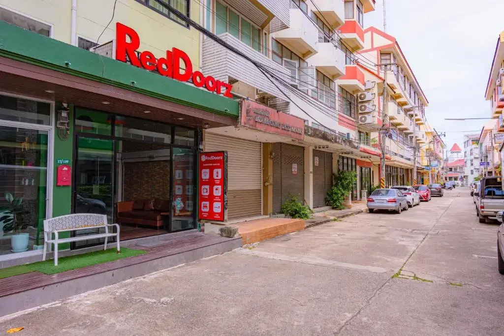 RedDoorz @ DJ Guesthouse Hua Hin 23