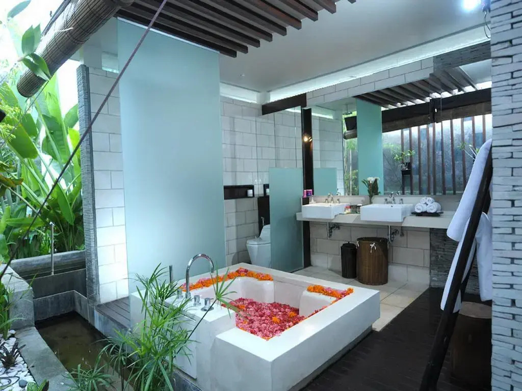 Payapaya Seminyak luxury vila 4 BR near beach potato head