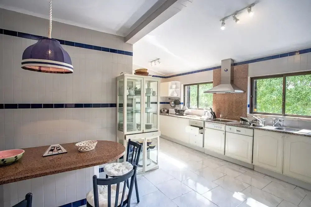 Joana Stunning Villa IS A 10 MIN Walk TO THE BEA