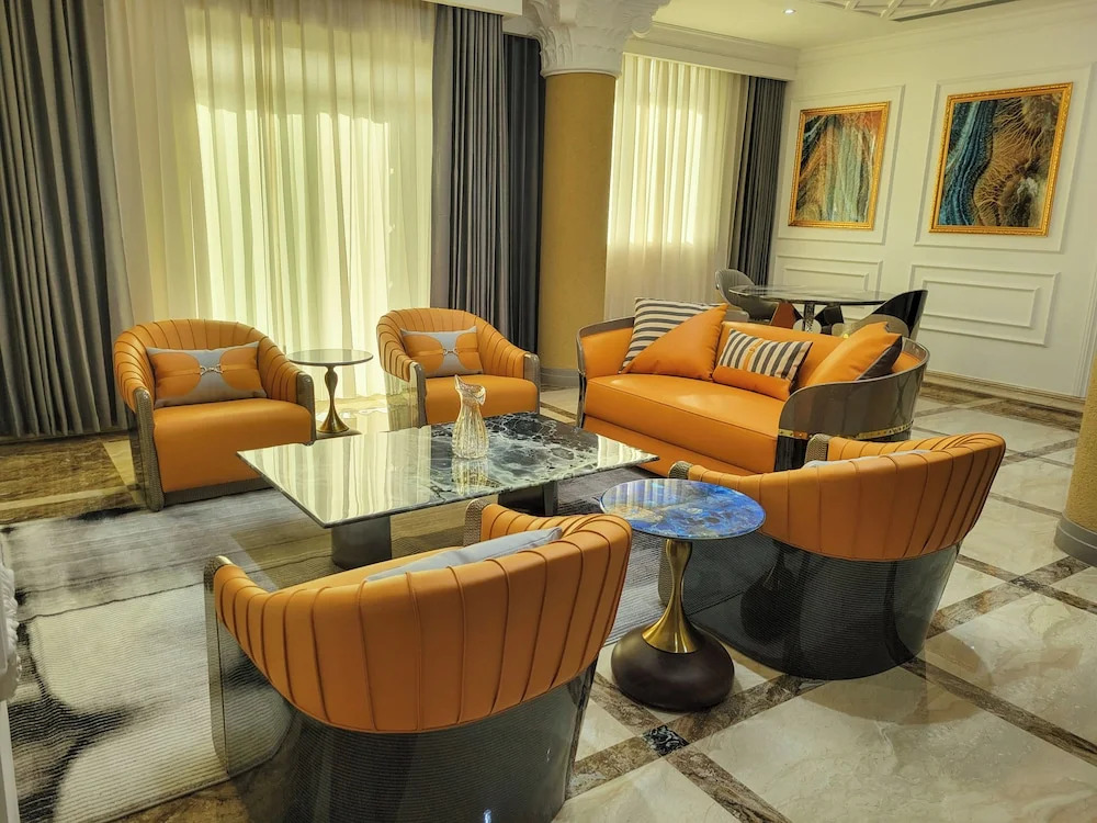 Fountain Palace Hotel & Suites