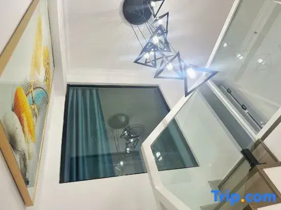 Yijiu Apartment (Kunming Railway Station Shuangqiao Night Market Style Street)