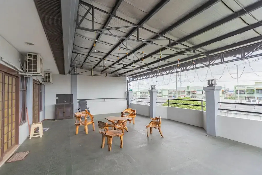 OYO 731 P3K Suites 1 (Vaccinated Staff)