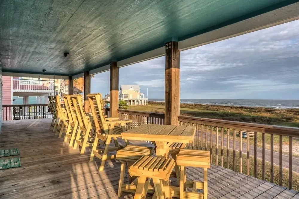 Coastal Cajun Getaway On The Beach! 3 Bedroom Home by Redawning