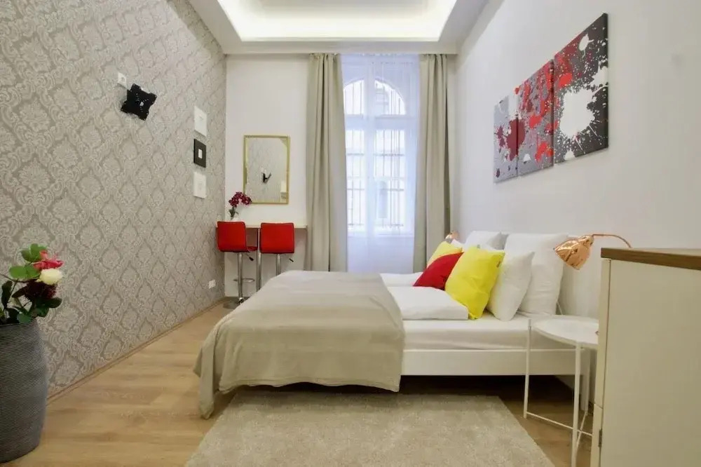 St King 11. Studio Apartments