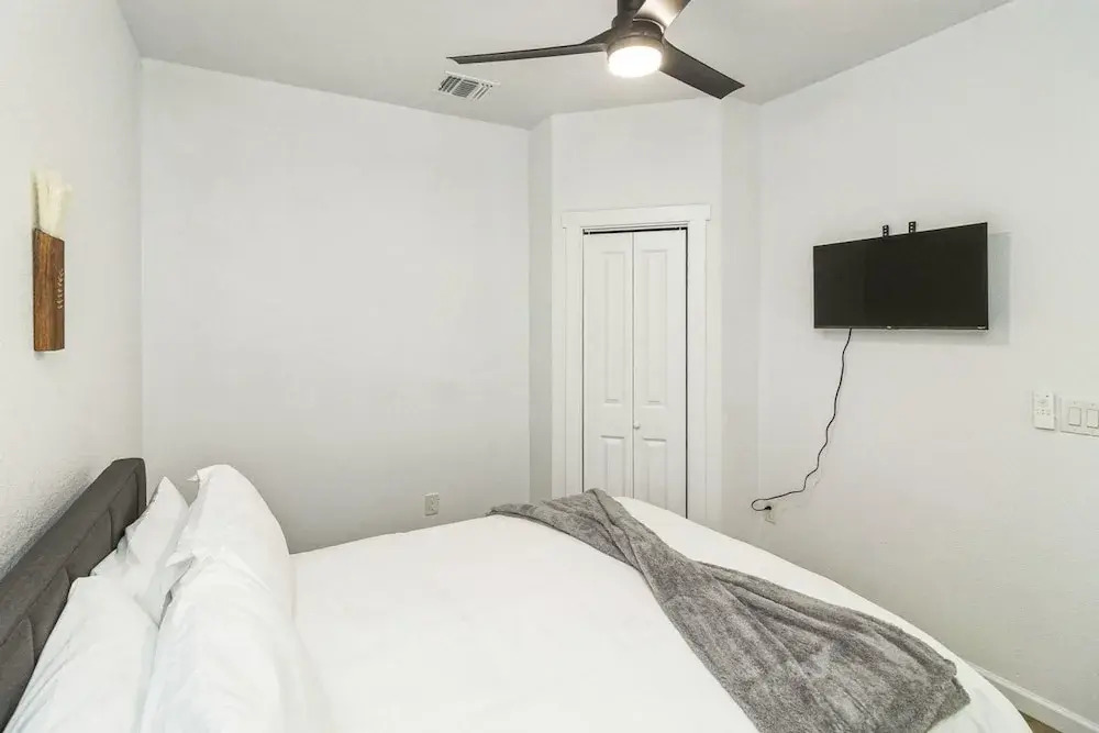 Stylish 4BR Home Family-friendly Near Downtown