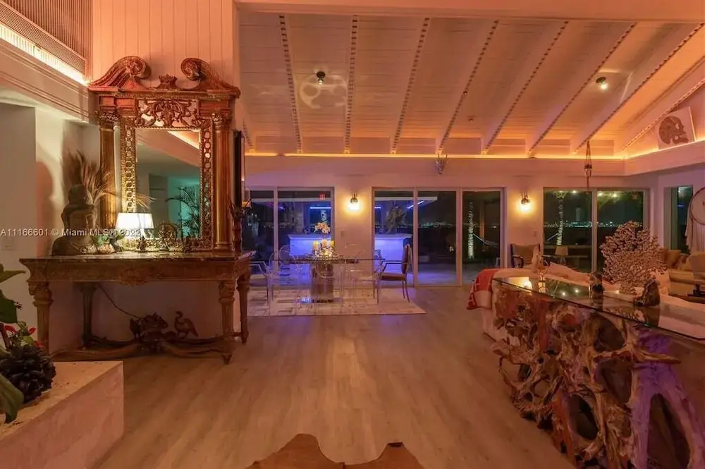Villa Hashmi Luxury 5BD & 5BA Retreat on North Bay Island