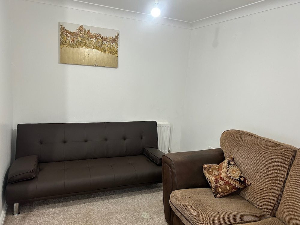 Romford Contractor / Family House