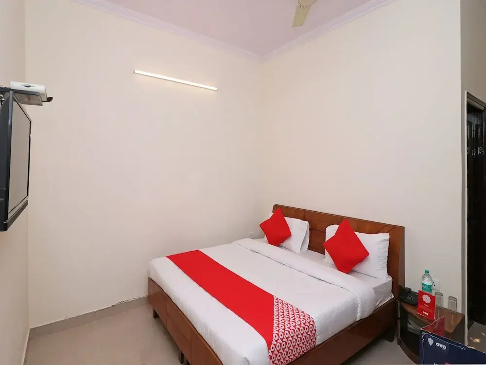 OYO 12068 Sunder Residency