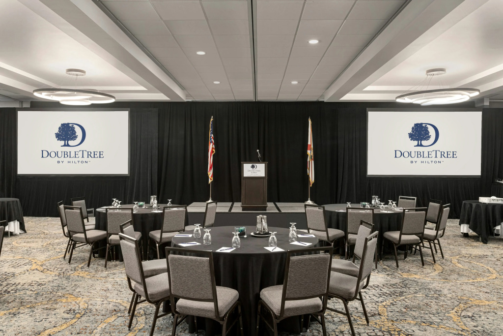 Doubletree by Hilton Fort Myers at Bell Tower Shops