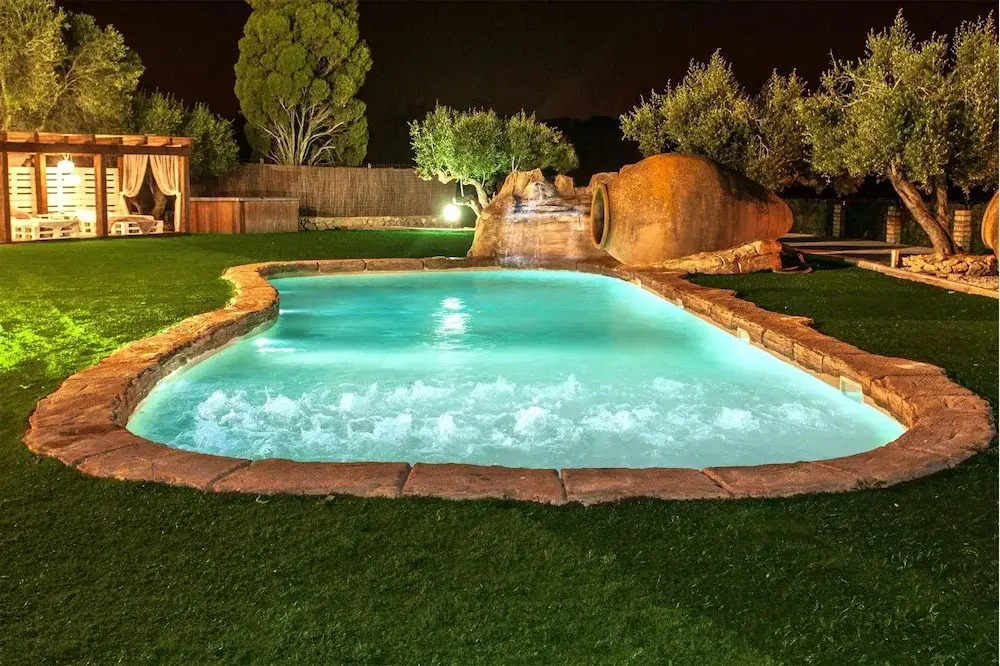 Spacious villa in Can Trabal with private pool and jacuzzi 980 m²