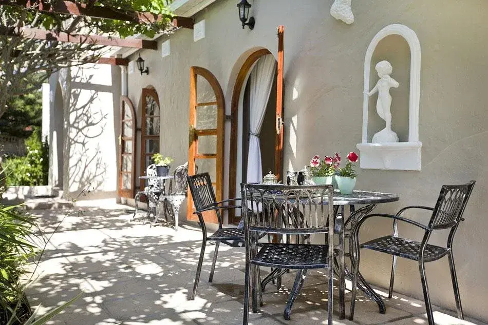 Tiana Guest House