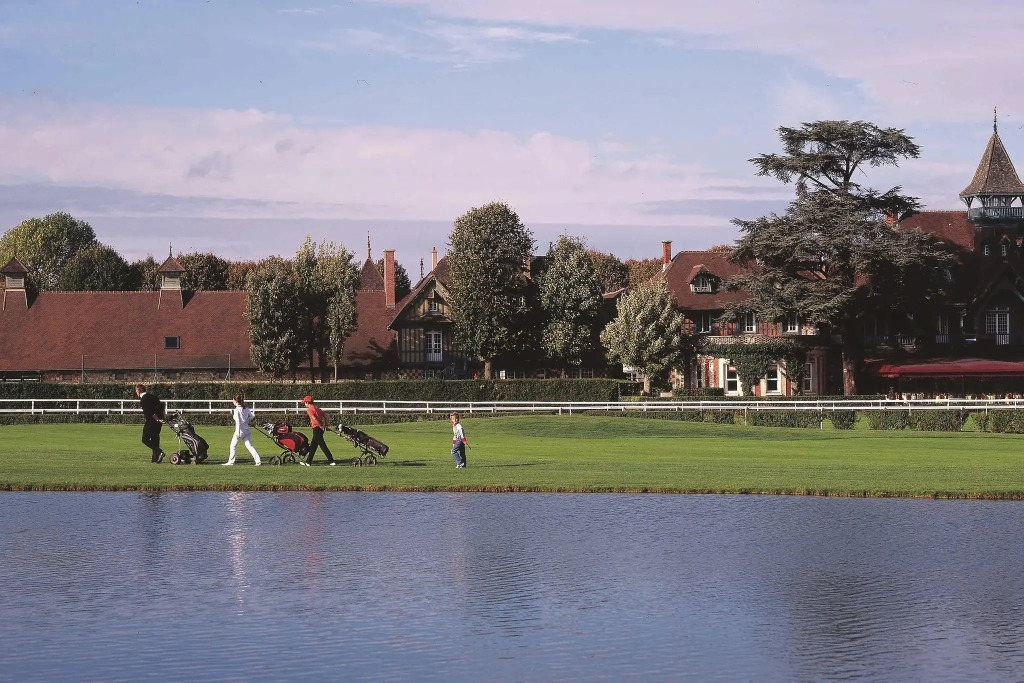 Renaissance Paris Hippodrome de St. Cloud Hotel