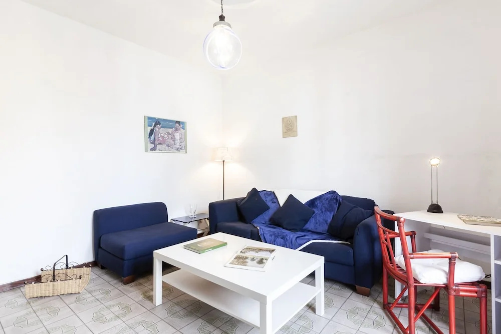 Pisa Hospital Apartment with Parking and Balcony