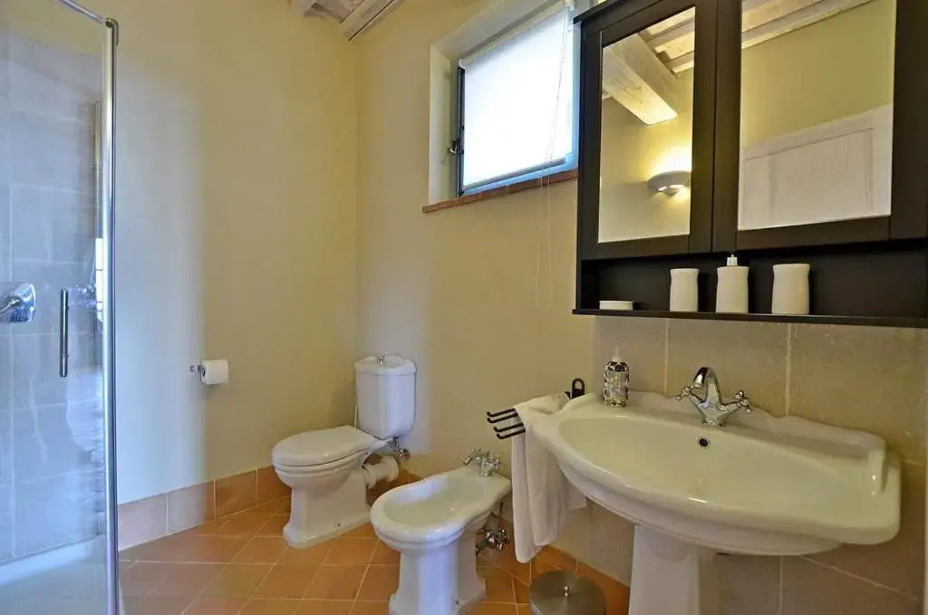 Luxury Resort with swimming pool in the Tuscan countryside, apartments with private outdoor area with panoramic view