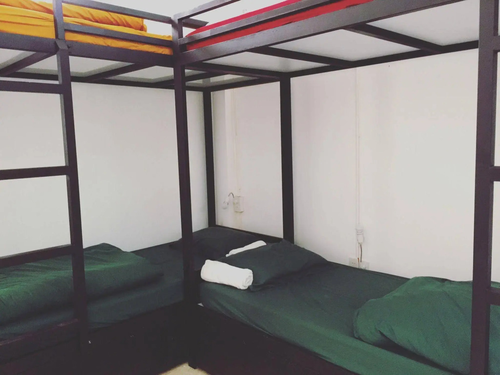 Yolo Hostel n Bar