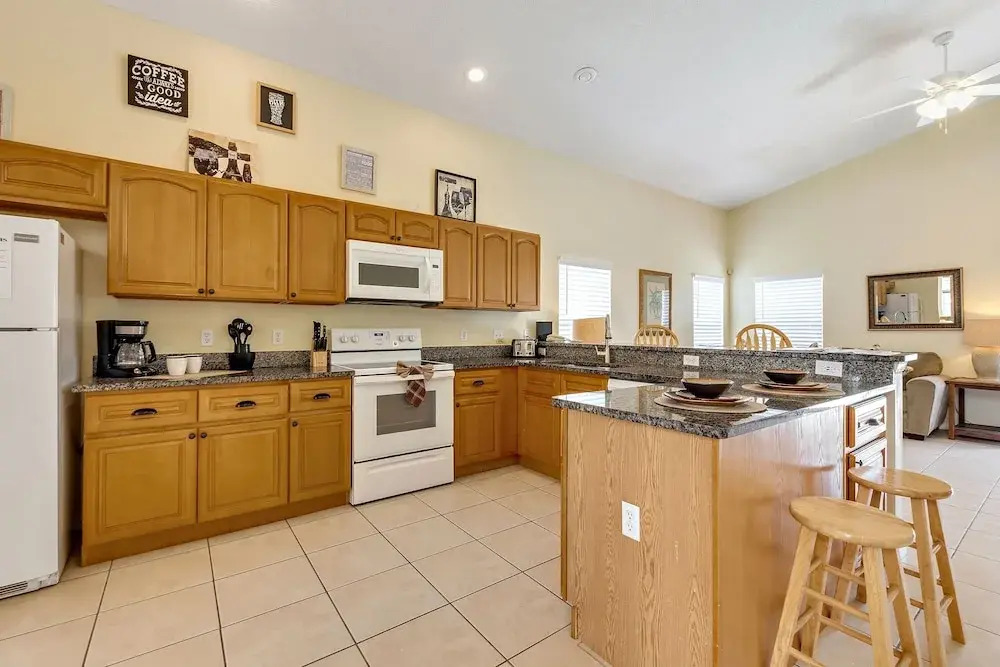 2 Suites, 1 King, 5 beds- Pool, Games Room #810 villa