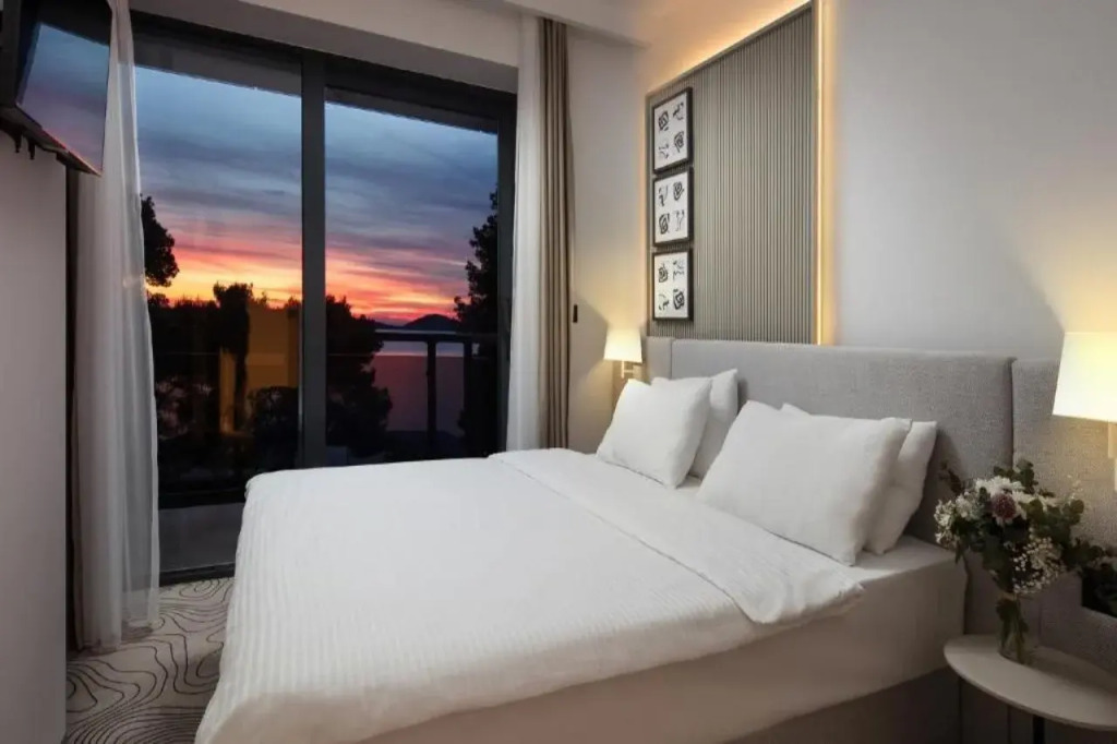 SeeSea Hotel
