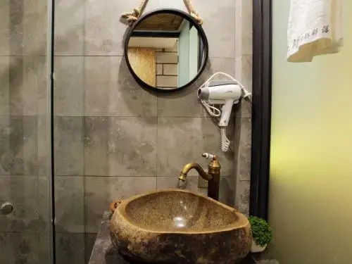 Siguniang Mountain Xileju Theme Inn