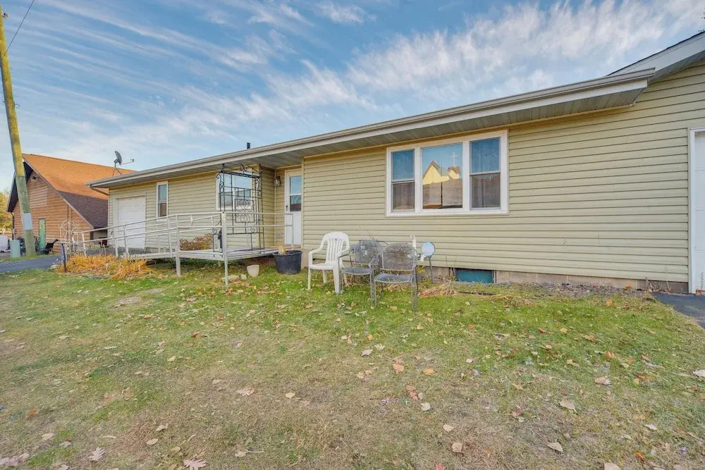 Downtown Siren Home! Walk to Bars, Lakes & Shops