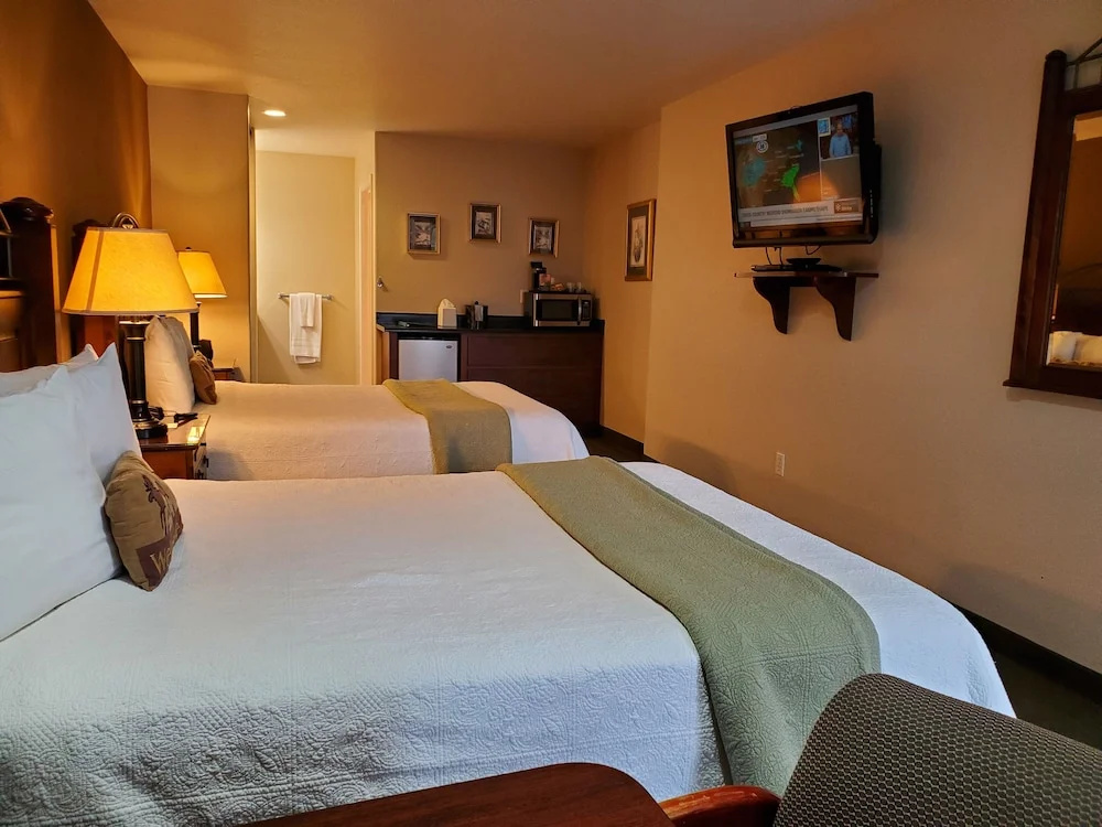Redwood Hyperion Suites