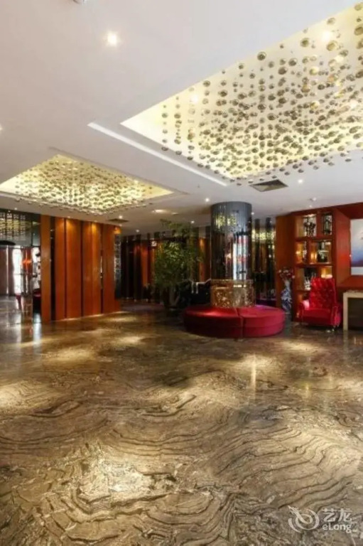 Hechi Shuntai Hotel