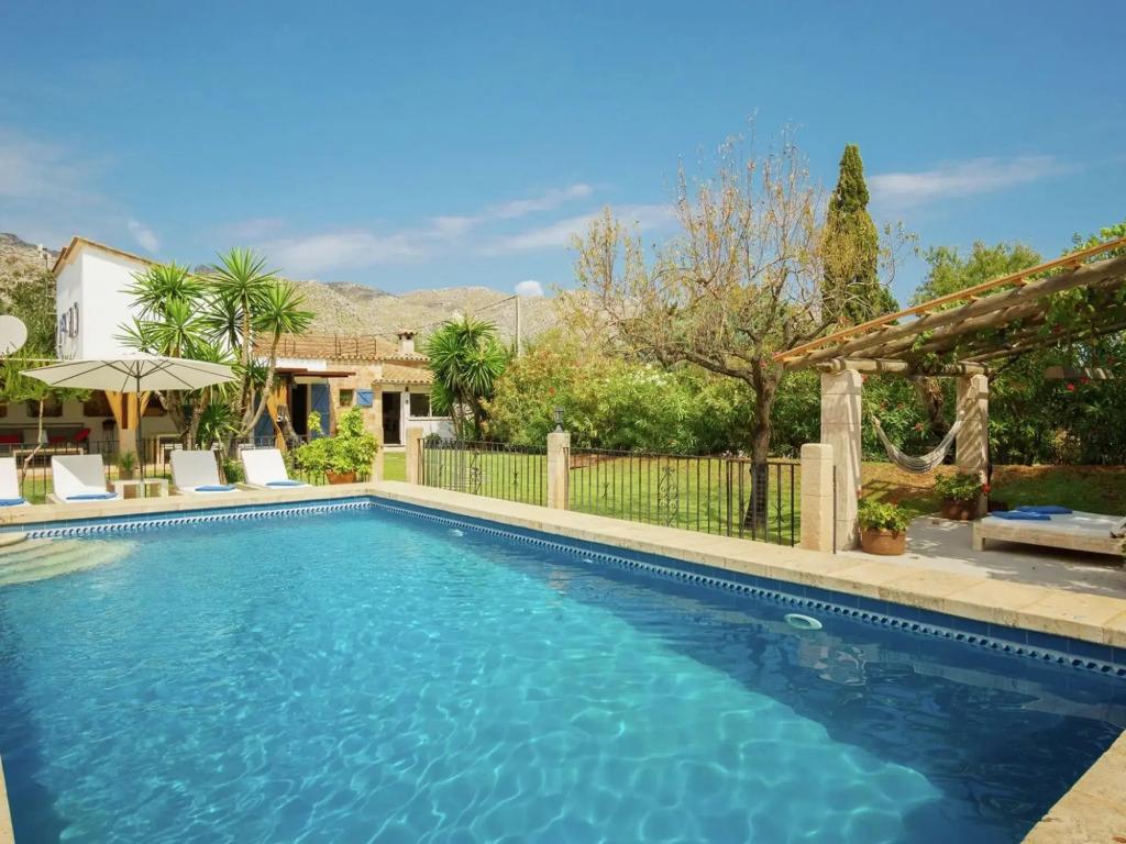 Luxurious Country House With Heated Pool for 8 People in Pollensa