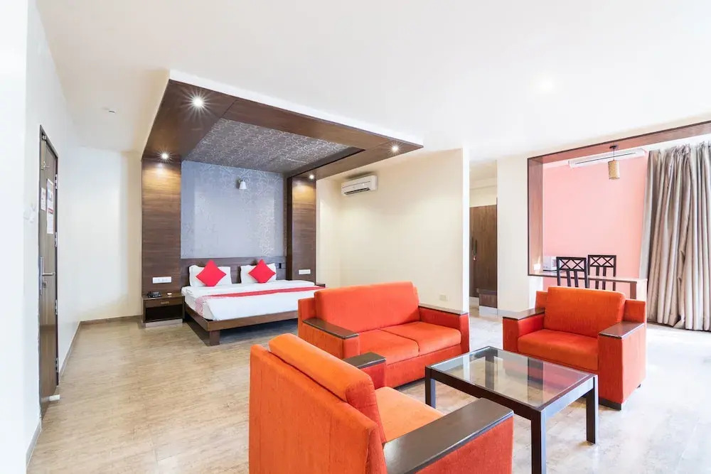 Capital O 490 Hotel Compact Maple Leaf