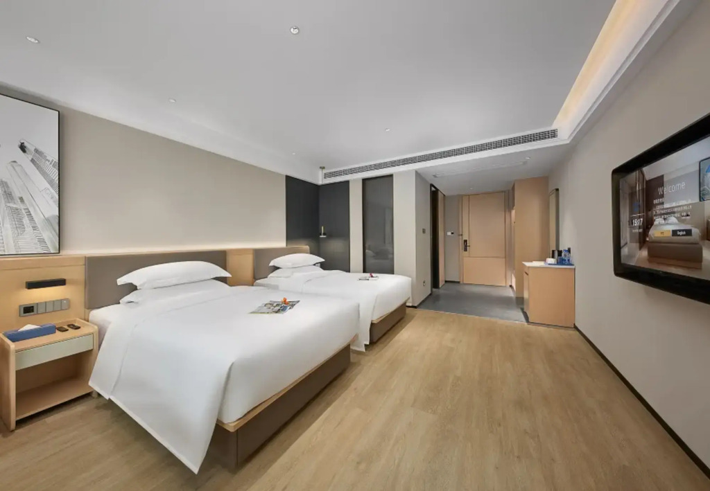 Fengyue Light Fashion Hotel (Guangzhou Baiyun Airport Renhe Metro Station Branch)