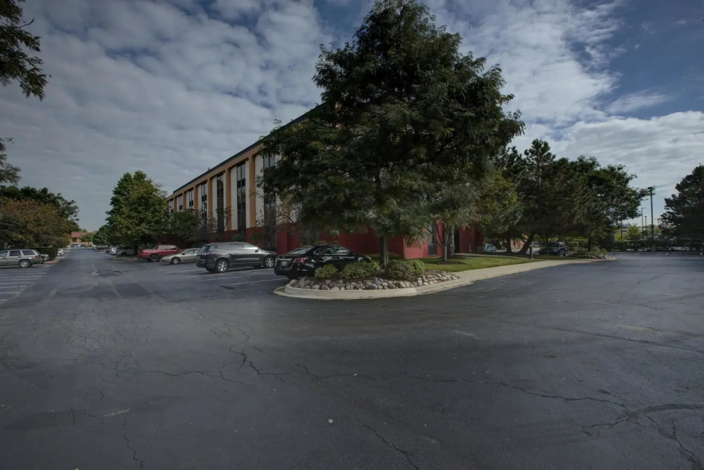 SureStay Plus Hotel by Best Western Chicago Lombard