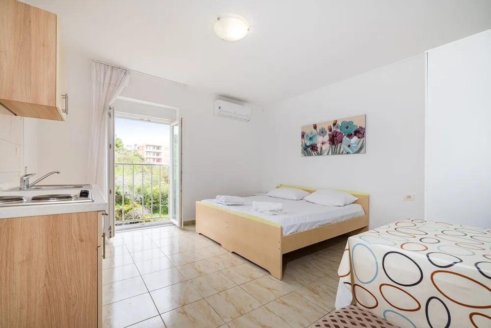 Studio Apartments Near Center 5