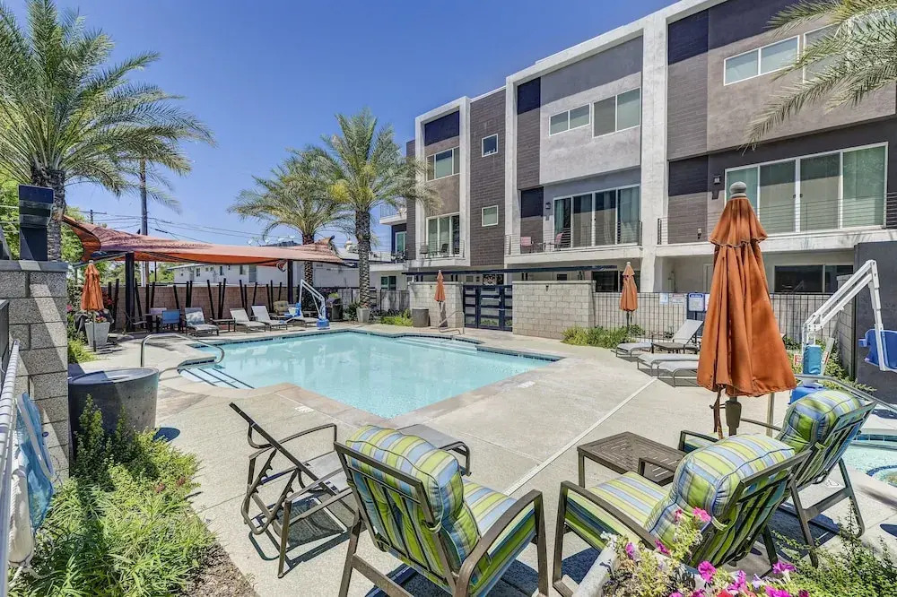 44n25t38 3 Bedroom Townhouse