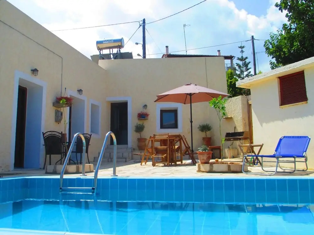 Studio in Roumeli, With Pool Access, Enclosed Garden and Wifi