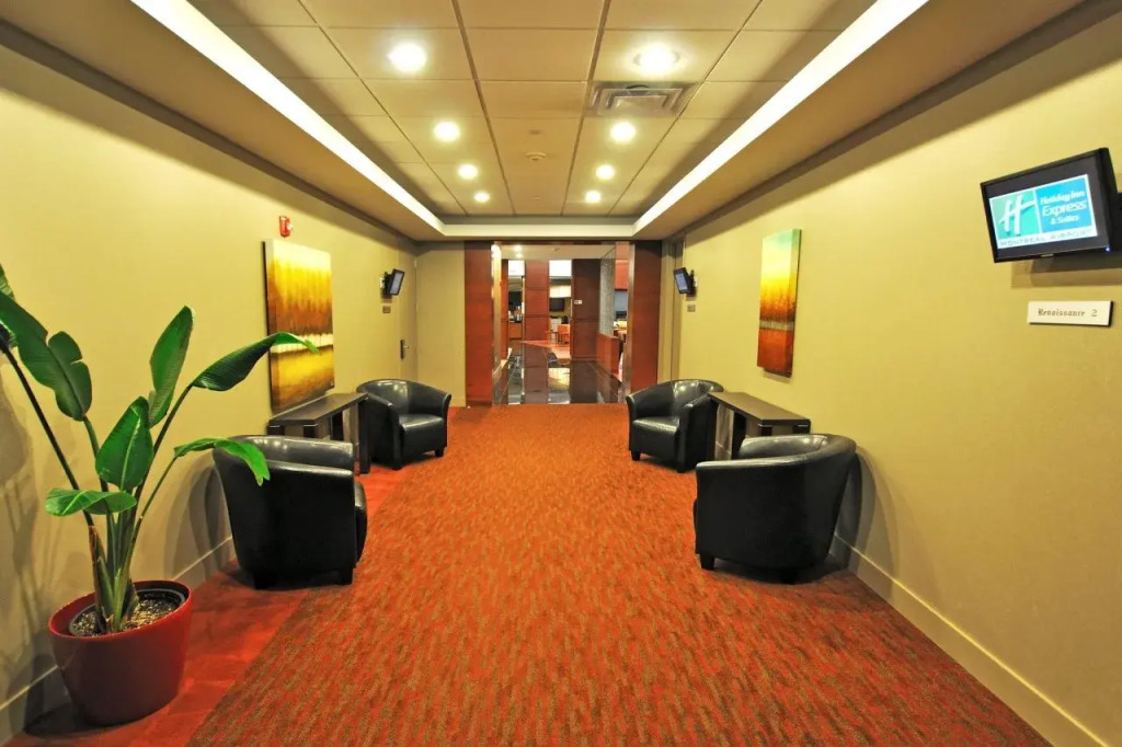 Holiday Inn & Suites Montreal Airport by IHG