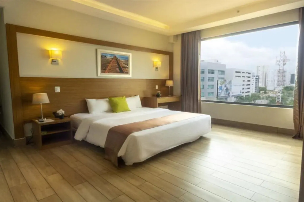 Weston Suites Hotel