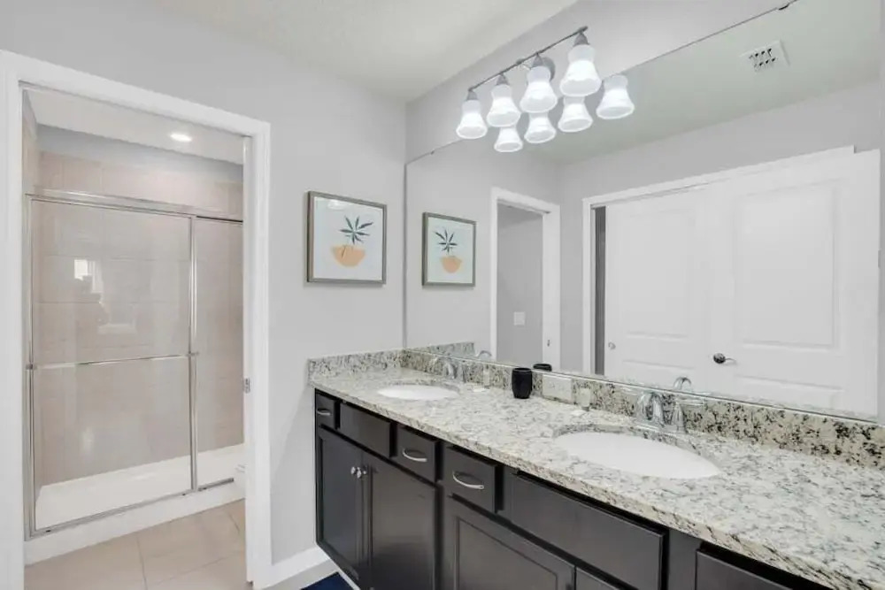 Your Enchanted Take Me Away Townhome! 5 Bedroom Townhouse