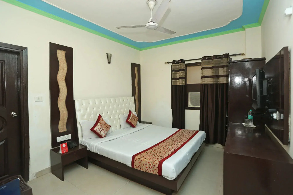 Hotel O Aura Palace Deluxe