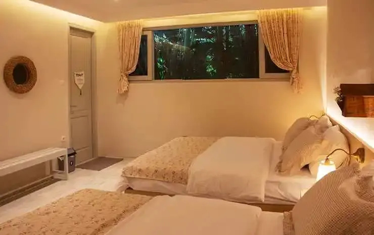 Villa Rone - Spanish Garden Vibe in PUNCAK