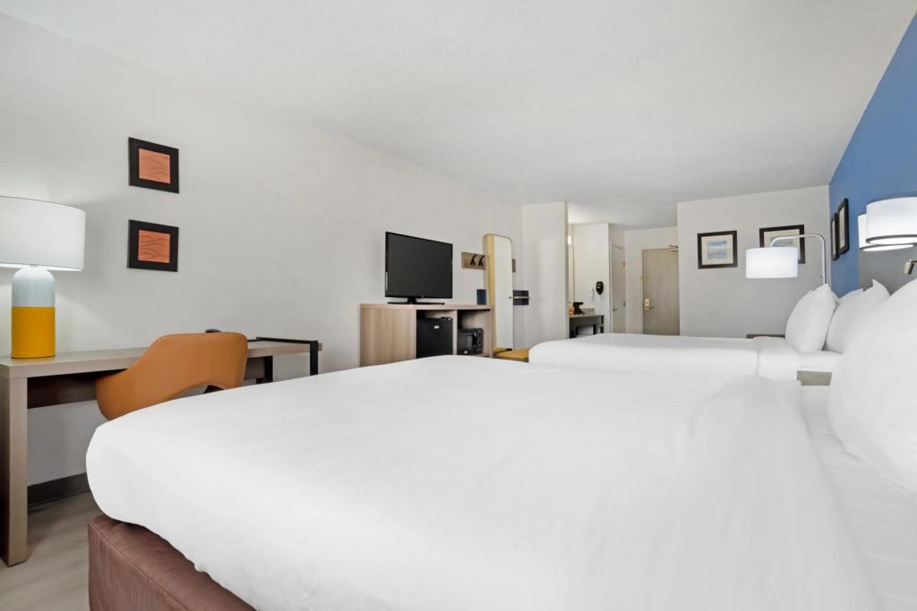 Comfort Inn & Suites Crystal Inn Sportsplex