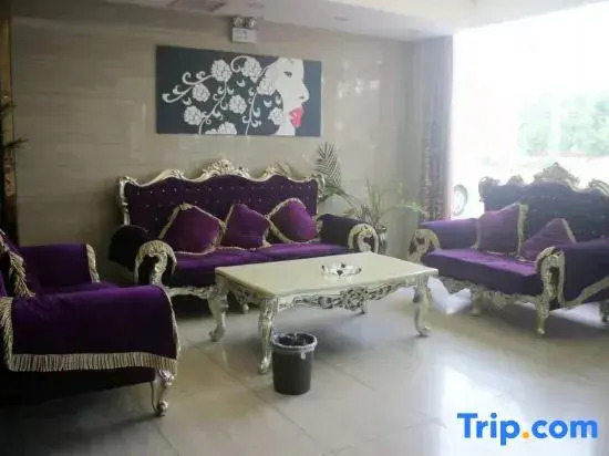 Xinyang century fashion hotel