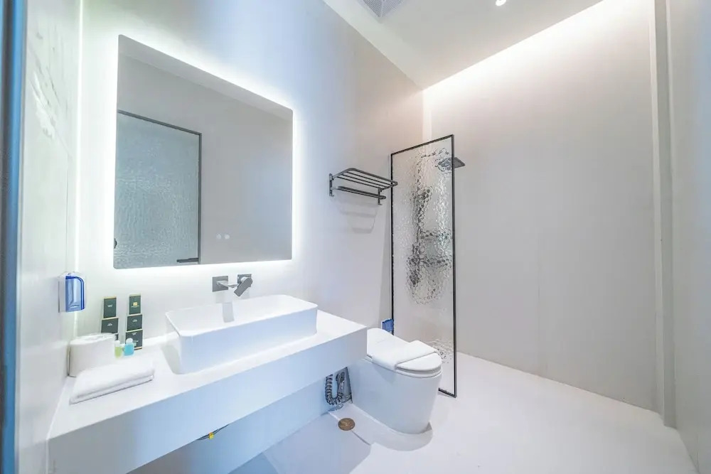 6BR Pool Villa with Karaoke Billiards and Slide Near Thepprasit Market