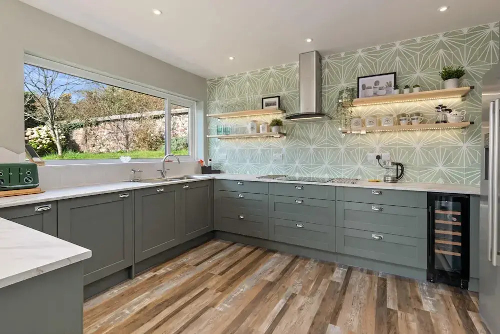 Solace - Beautiful Cottage Views Over the Wooded Valley