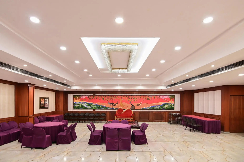 Townhouse OAK Hotel Edesia